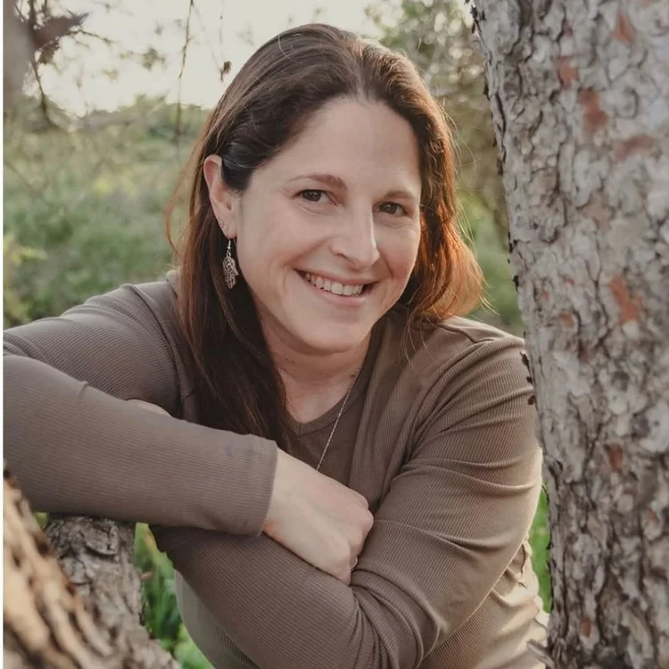 Parenting coach Yacova Leifert smiling outdoors